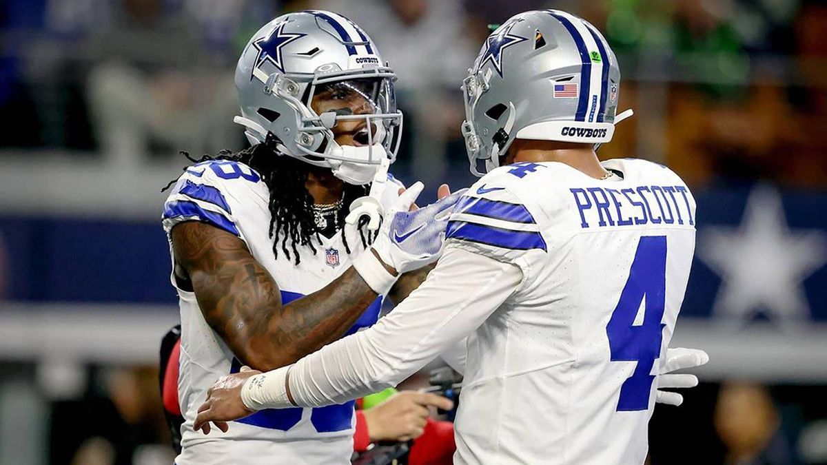 SPORTS-FBN-SEAHAWKS-COWBOYS-1-FT Dallas Cowboys wide receiver CeeDee Lamb celebrates a touchdown with quarterback Dak Prescott (4) during the fist quarter against the Seattle Seahawks on Thursday, ...