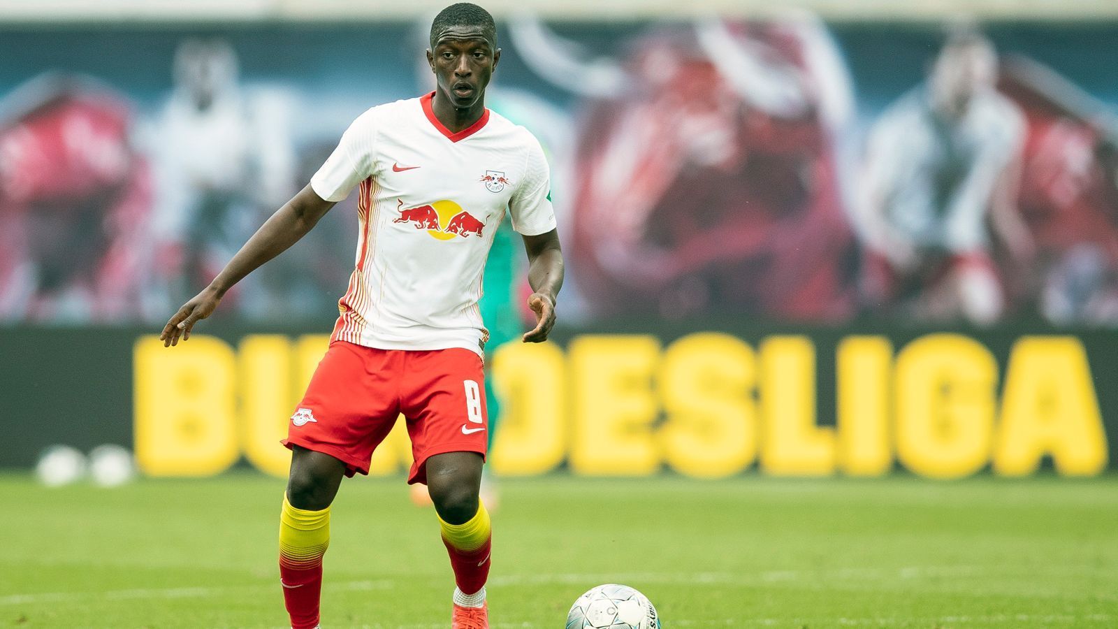 
                <strong>Amadou Haidara</strong><br>
                Schon Anfang 2019 schloss sich der malische Mittelfeldspieler Amadou Haidara den Leipzigern an, für den die Sachsen wohl um die 20 Millionen Euro Ablöse an den österreichischen Schwesterklub überwiesen. Der damals 20-Jährige kam verletzt nach Leipzig und brauchte auch entsprechend lange, um sich anzupassen. Auch unter Marco Rose pendelt der Nationalspieler immer noch zwischen Bank und Startelf. 
              