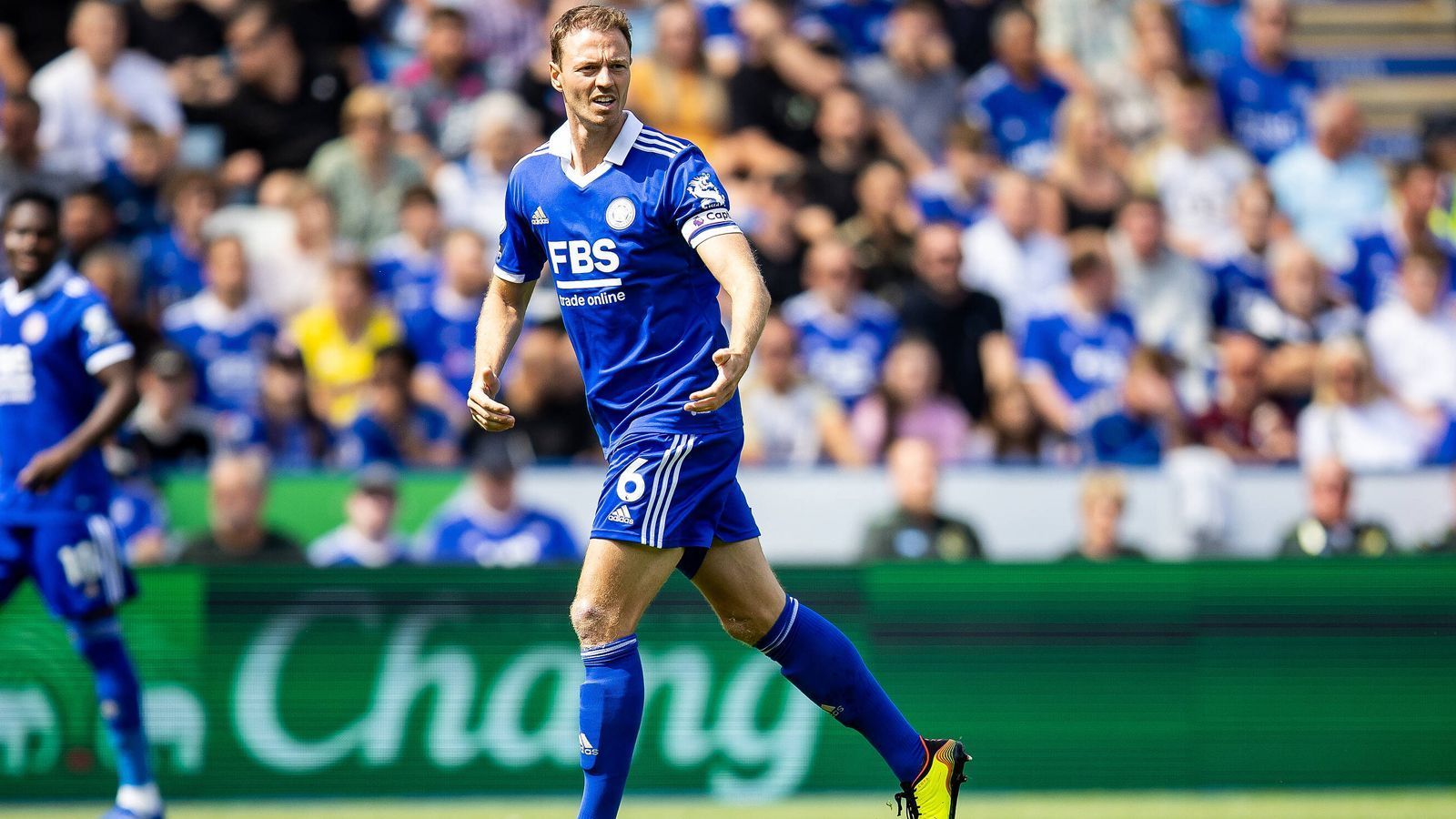 
                <strong>Leicester City</strong><br>
                &#x2022; Kapitän: Jonny Evans<br>&#x2022; Im Verein seit: Juli 2018<br>
              