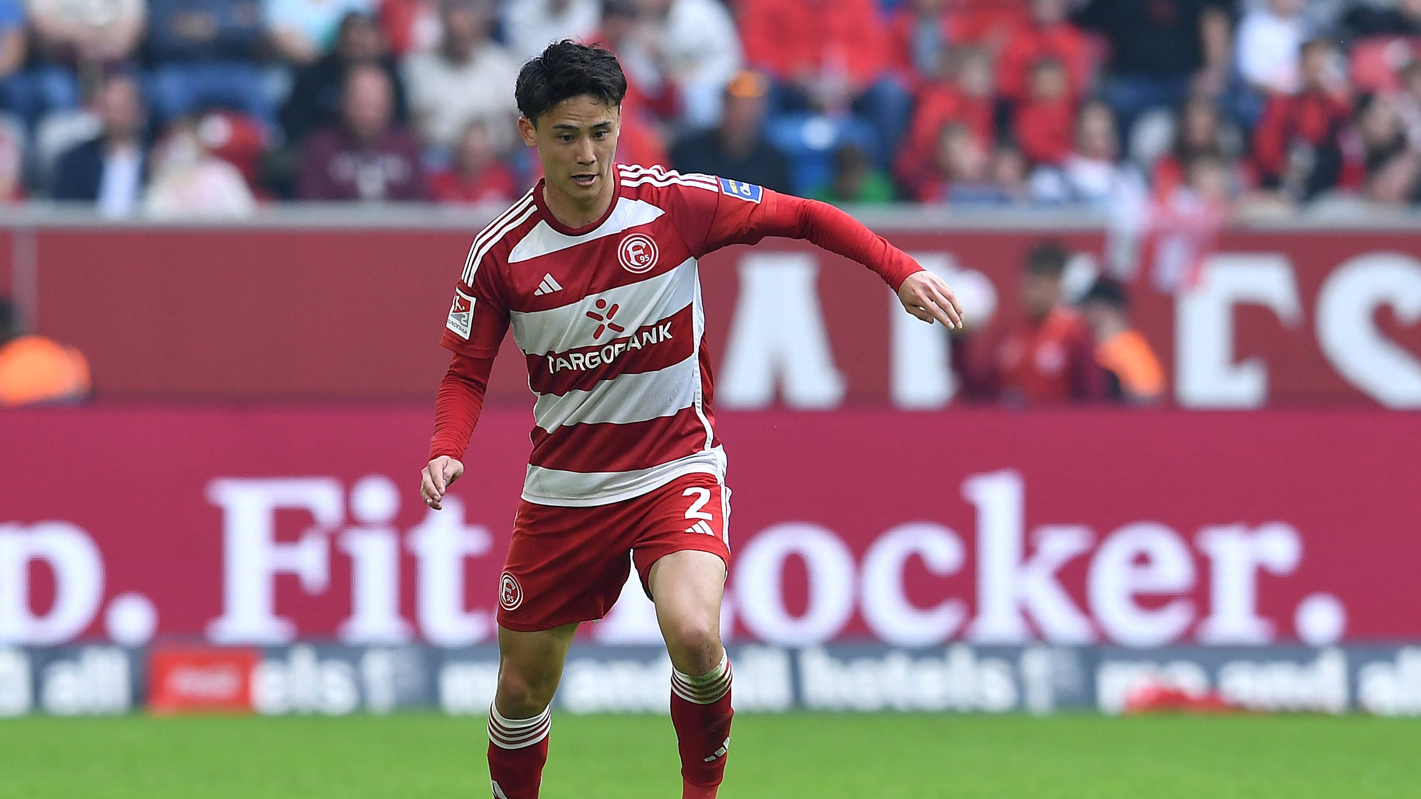 <strong>Takashi Uchino (Fortuna Düsseldorf)</strong><br>Kommt in der 82. Minute für Sobottka. Wirft an der Seitenlinie alles rein und hat offensiv sogar die erste richtige Chance in der Verlängerung. Tragisch: Er setzt den entscheidenden Elfmeter über das Tor.&nbsp;<strong><em>ran</em>-Note: 4</strong>