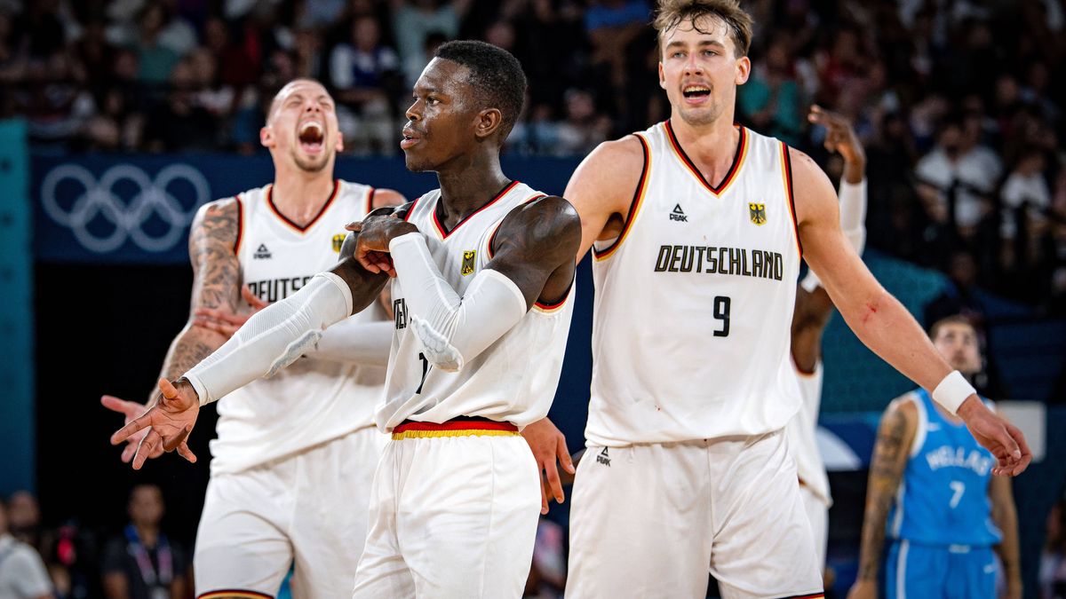 Olympische Spiele Paris 2024 Basketball Paris 06.08.2024 Viertelfinale Männer Herren Deutschland (GER) - Griechenland (GRE) Dennis Schröder Schroeder (Deutschland, No.17) Schröder Schroder Jubel Da...