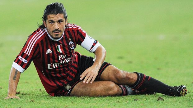 
                <strong>Zentrales Mittelfeld - Gennaro Gattuso (früher AC Milan/Italien)</strong><br>
                Zentrales Mittelfeld - Gennaro Gattuso (früher AC Milan/Italien)
              