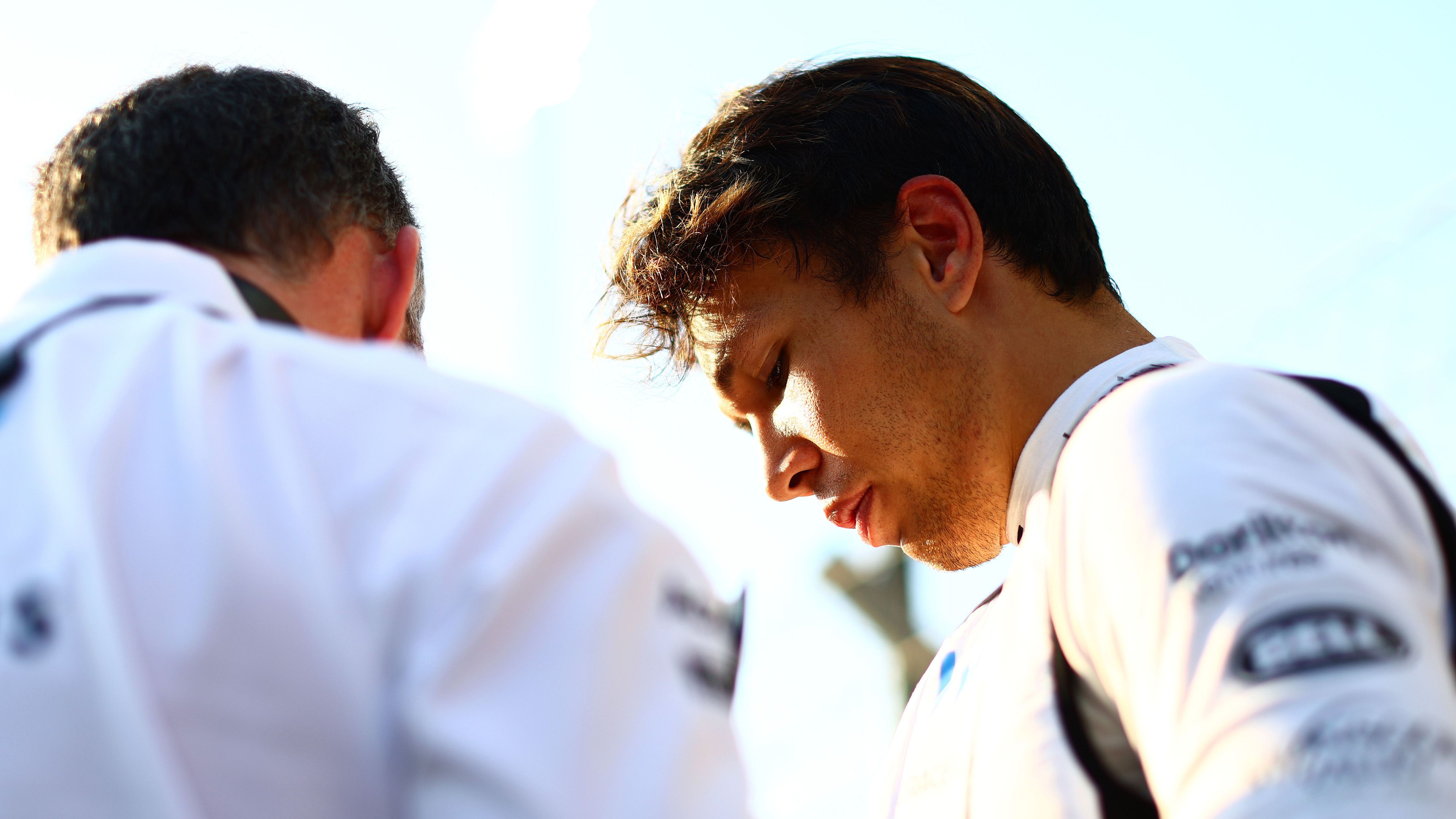 <strong>Alexander Albon (derzeit Williams)<br></strong>Dazu kommt: Williams und Mercedes sind eng miteinander verbunden. Teamchef James Vowles war lange Jahre Chefstratege bei den Silberpfeilen und hat eine gute Beziehung zu Mercedes-Teamboss Toto Wolff, zudem liefert Mercedes die Motoren an Williams. Was gegen Albon spricht: Bei Red Bull scheiterte er einst neben Max Verstappen kläglich.