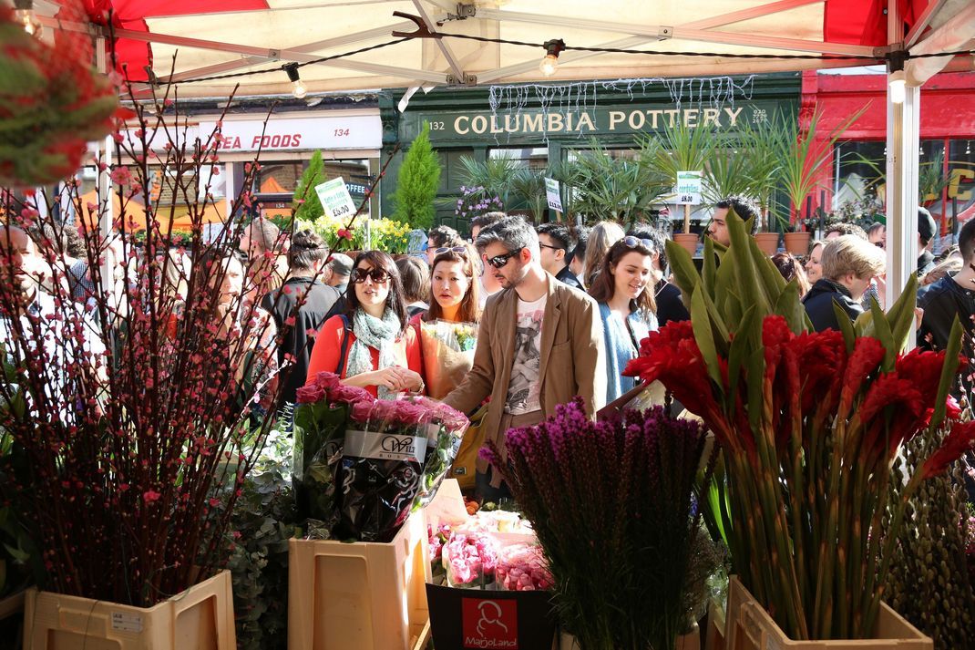 Nach einem ausgiebigem Frühstück lohnt sich ein Spaziergang durch den bunten Columbia Road Flower Market