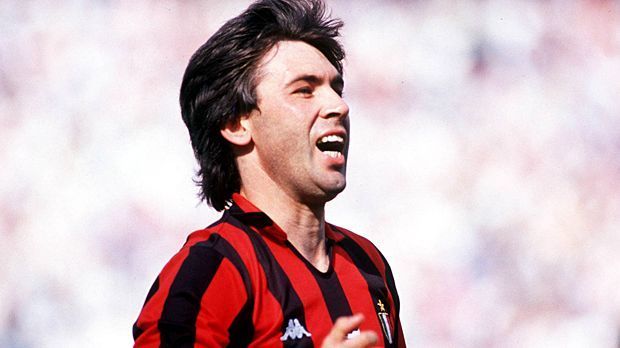 
                <strong>Carlo Ancelotti</strong><br>
                Kurios: Ancelotti hat schon vor mehr als 30 Jahren Erfahrung vor Film-Kameras gesammelt. Er zählt zu den Fußballstars, die Terence Hill für seinen 1983 inszenierten Streifen "Keiner haut wie Don Camillo" engagierte. Doch es gibt noch mehr Fußballer, die als Schauspieler aktiv waren ...
              