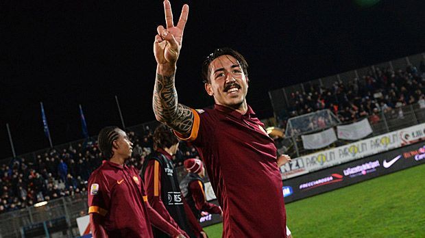 
                <strong>Platz 7: AS Rom mit 45,918 Millionen Euro</strong><br>
                Platz 7: AS Rom mit 45,918 Millionen Euro. Die Italiener schaffen den Sprung in die Top Ten als einziger in der Gruppenphase gescheiterter Klub. Dafür sorgen vor allem die 35,318 Millionen Euro aus dem Marktpool. Als Leistungsprämie fließen dagegen nur zwei Millionen Euro - für einen Sieg und zwei Unentschieden.
              