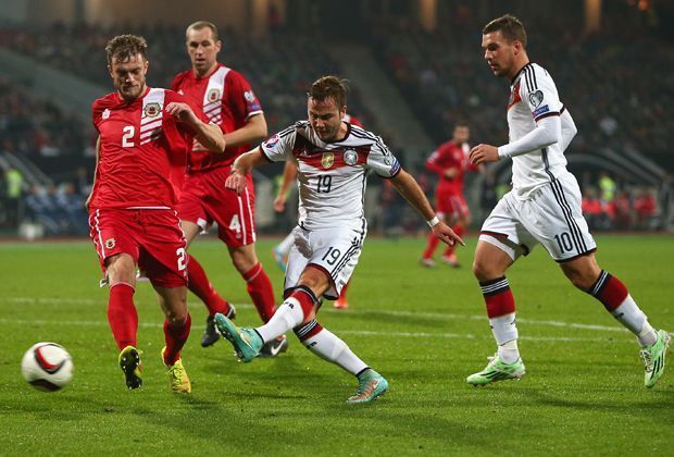 
                <strong>Mario Götze</strong><br>
                Bringt gegen den Gibraltar-Bus, der im Gäste-Strafraum parkt, die nötige Explosivität und Technik mit - wie beim schön herausgespielten 3:0. Leider zeigt Götze nur hin und wieder seine Extraklasse. Note: 3
              