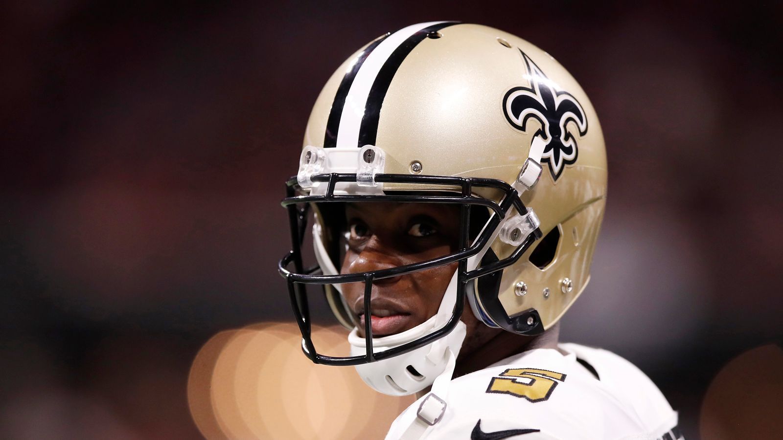 
                <strong>Teddy Bridgewater (New Orleans Saints)</strong><br>
                Für Teddy Bridgewater ist der Bonus sehr nah: Der Quarterback der New Orleans Saints benötigt im Spiel gegen die Carolina Panthers einen Touchdown-Pass, dann stünde er bei insgesamt zehn. Nummer zehn wäre verbunden mit einer Zahlung von 250.000 Dollar. Vielleicht macht Drew Brees ja für ein paar Snaps Platz.
              