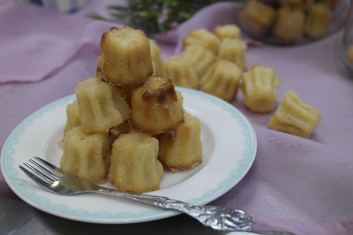 Cannelés bordelais