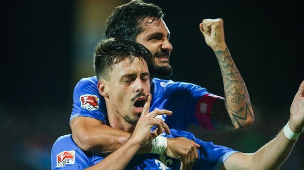 
                <strong>Lord Sandro Wagner</strong><br>
                9. Sandro Wagner erzielt neun Tore. Der Star-Stürmer von Darmstadt 98 schoss neun Tore in der torlosen Hazard-Zeit. Sogar Abwehrspieler und Lilien-Kapitän Sulu kommt auf sechs Liga-Treffer. 
              