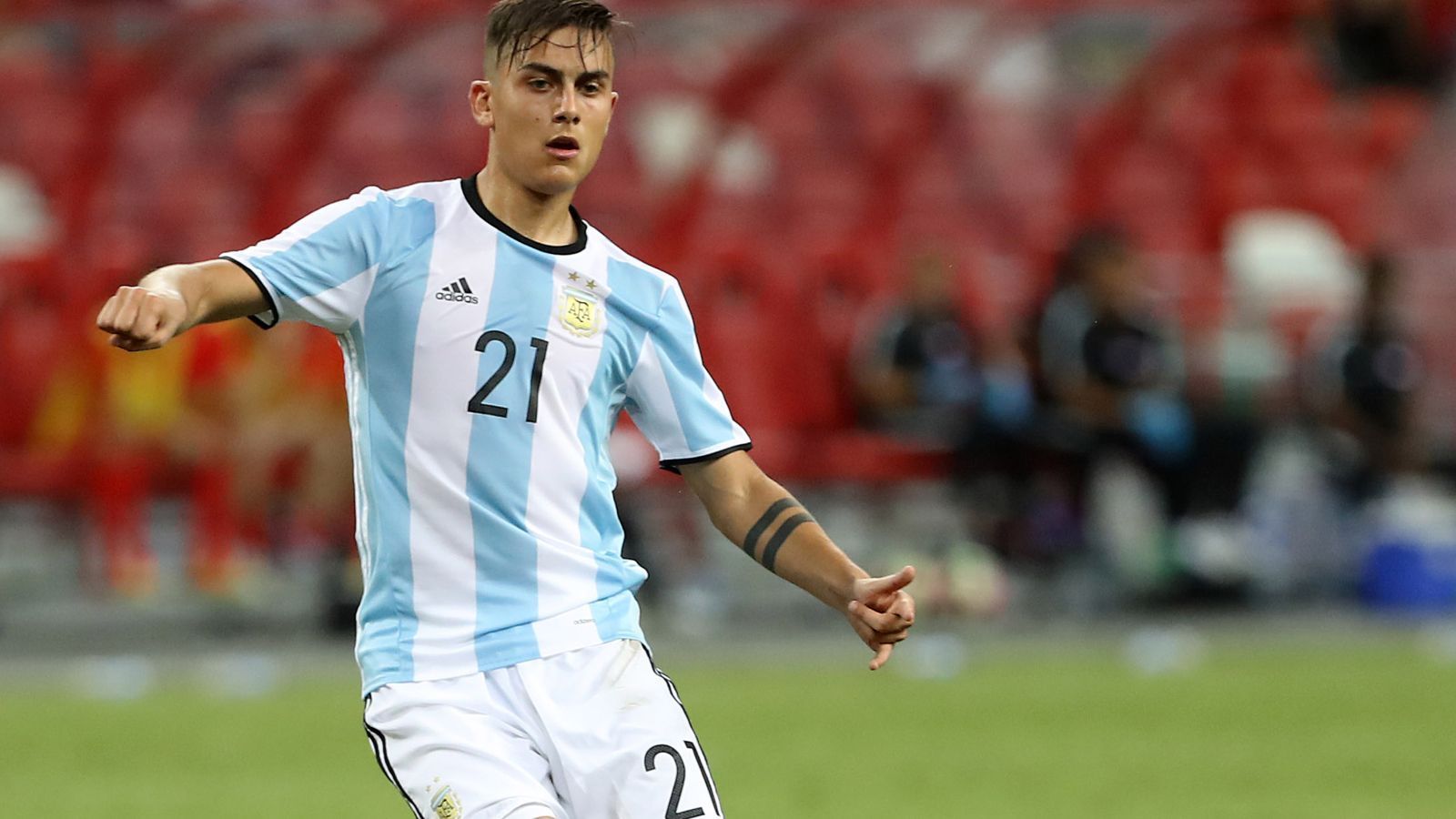 
                <strong>Platz 8: Paulo Dybala (Argentinien)</strong><br>
                Platz 8: Paulo Dybala (Argentinien) - 100 Millionen Euro
              