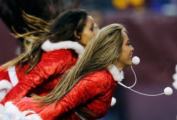
                <strong>Washington Redskins</strong><br>
                Tanzen bis die Bommel fliegen: In der Hauptstadt sorgen die Cheerleader der Washington Redskins für ausgelassene Stimmung. Und wünschen eine Frohe Weihnacht. Wir auch!
              