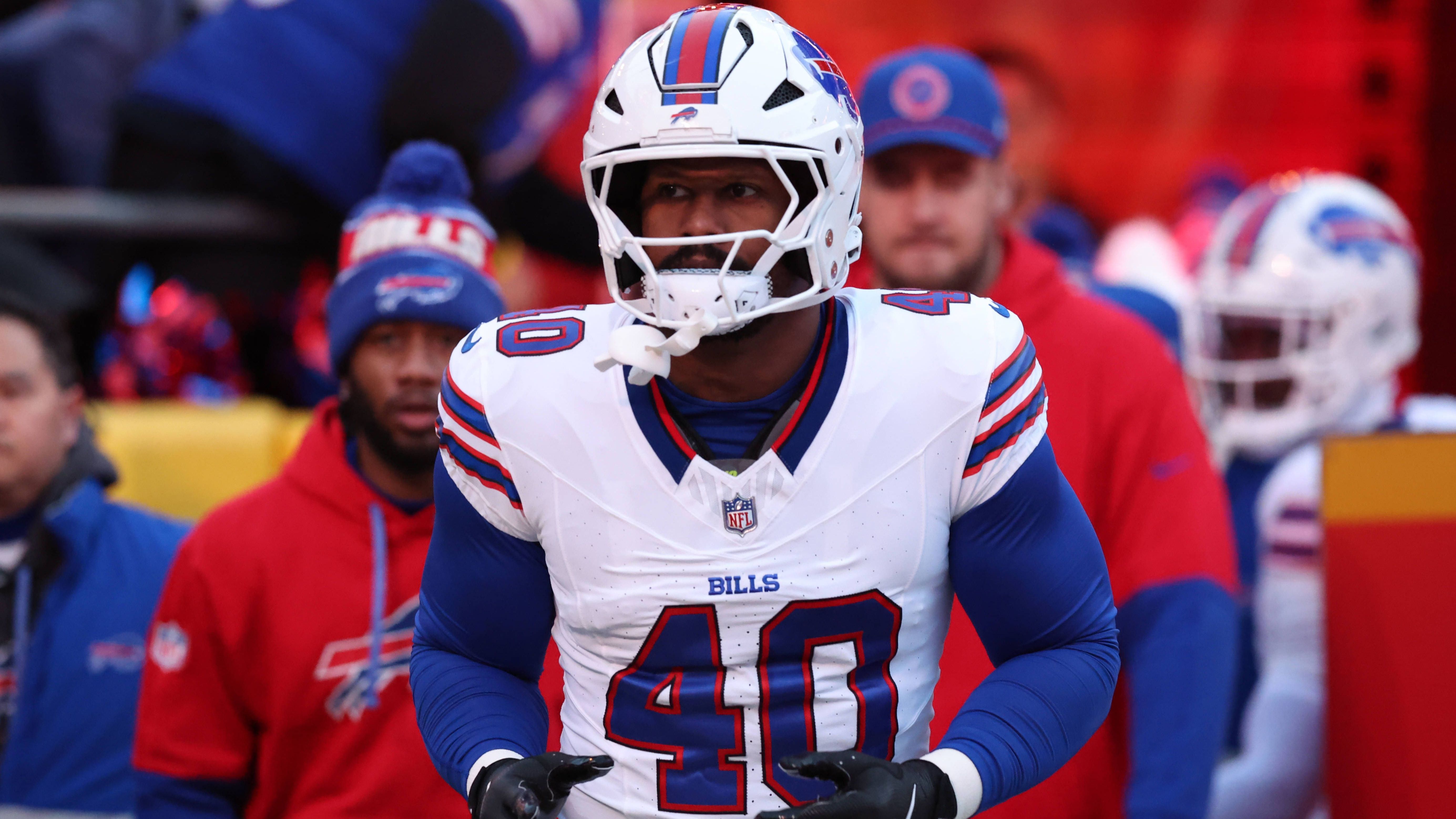 <strong>Edge: Von Miller</strong><br>Seine Zeit bei den Buffalo Bills endete mit der Entlassung, die besten Zeiten liegen hinter ihm. Doch auch mit 36 Jahren kann Von Miller noch ein guter Spieler für die Pass-Rush-Rotation sein. In der vergangenen Saison gelangen ihm sechs Sacks.