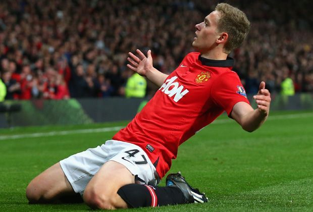 
                <strong>Doppelpack</strong><br>
                Wilson erzielt gleich einen Doppelpack. Das United-Talent lässt die eigenen Fans zum 2:0 jubeln. Das Feiern kennt er übrigens schon aus der vorherigen Saison in der UEFA Youth League: In sechs Spielen trifft der Stürmer dort fünf Mal.
              