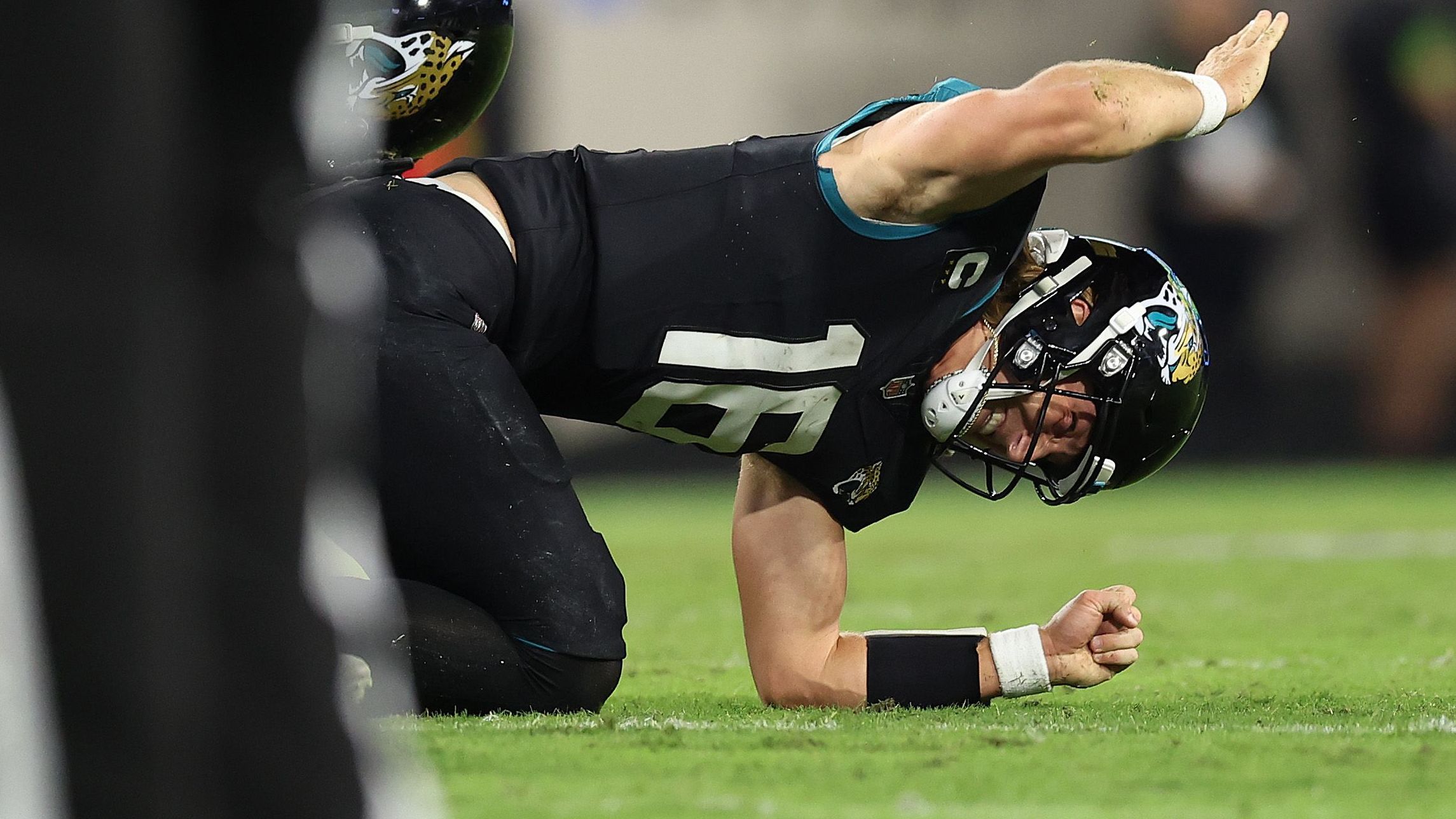 <strong>Verlierer: Die Jacksonville Jaguars</strong><br>Es passiert selten, dass ganze Franchises in unserer Auflistung landen, aber diesmal ist es leider angebracht. Die Jacksonville Jaguars haben nicht nur das Spiel gegen die Cincinnati Bengals verloren, sondern auch Trevor Lawrence mit einer Knöchelverletzung.