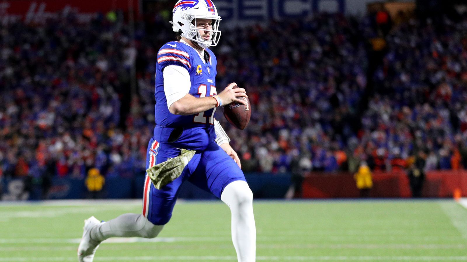 <strong>Josh Allen (Buffalo Bills)</strong><br>Und leider ist der hochgepriesene Allen Teil des Problems. Schwankende Leistungen und der Fakt, dass kein NFL-Quarterback in den letzten fünf Jahren mehr Interceptions warf als der siebte Pick aus dem Draft 2018 mit ganzen 71 Stück. Allein diese Saison sind es schon elf, keiner ist schlechter. Allen ist derzeit kein Rückhalt mehr für das Team.