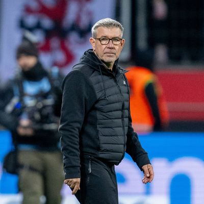 Der jetzt entlassene Union-Berlin-Trainer Urs Fischer beim Spiel seines Teams in Leverkusen.