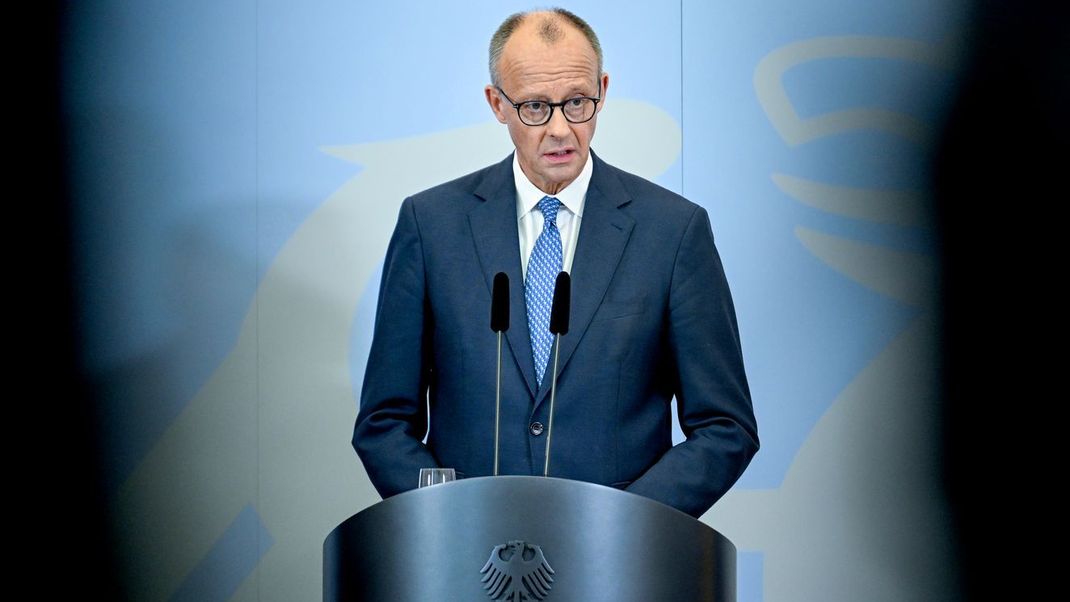 Der Kanzler (Bild) begründet die Sicherheitsgesetze mit Bedrohungen aus Moskau.