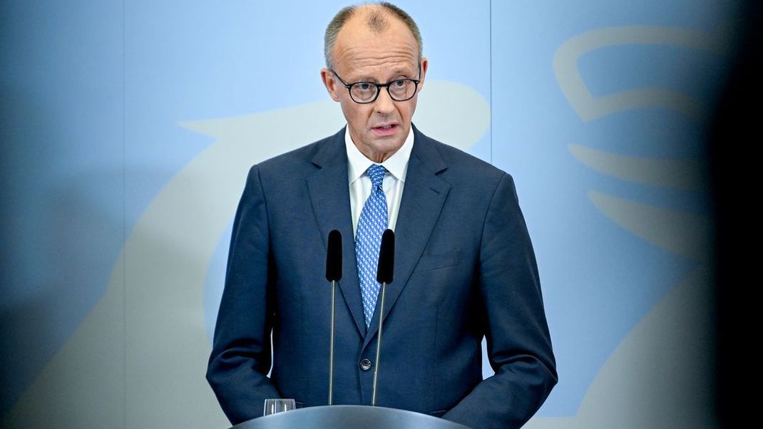 Der Kanzler begründet die Sicherheitsgesetze mit Bedrohungen aus Moskau.