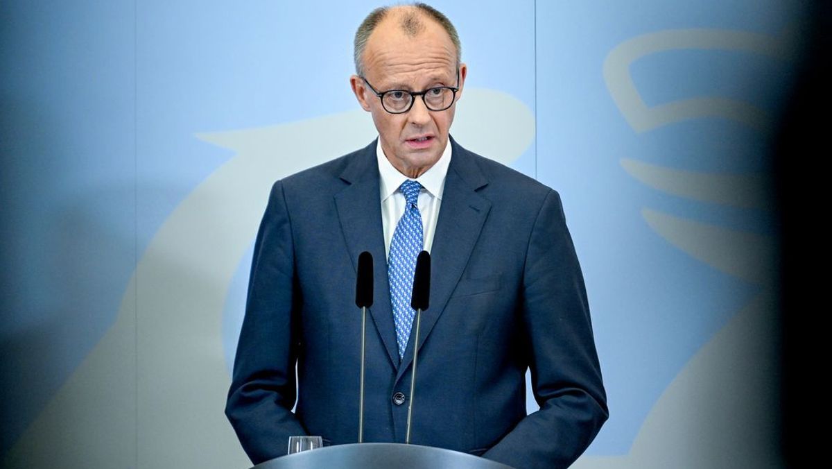 Der Kanzler begründet die Sicherheitsgesetze mit Bedrohungen aus Moskau.