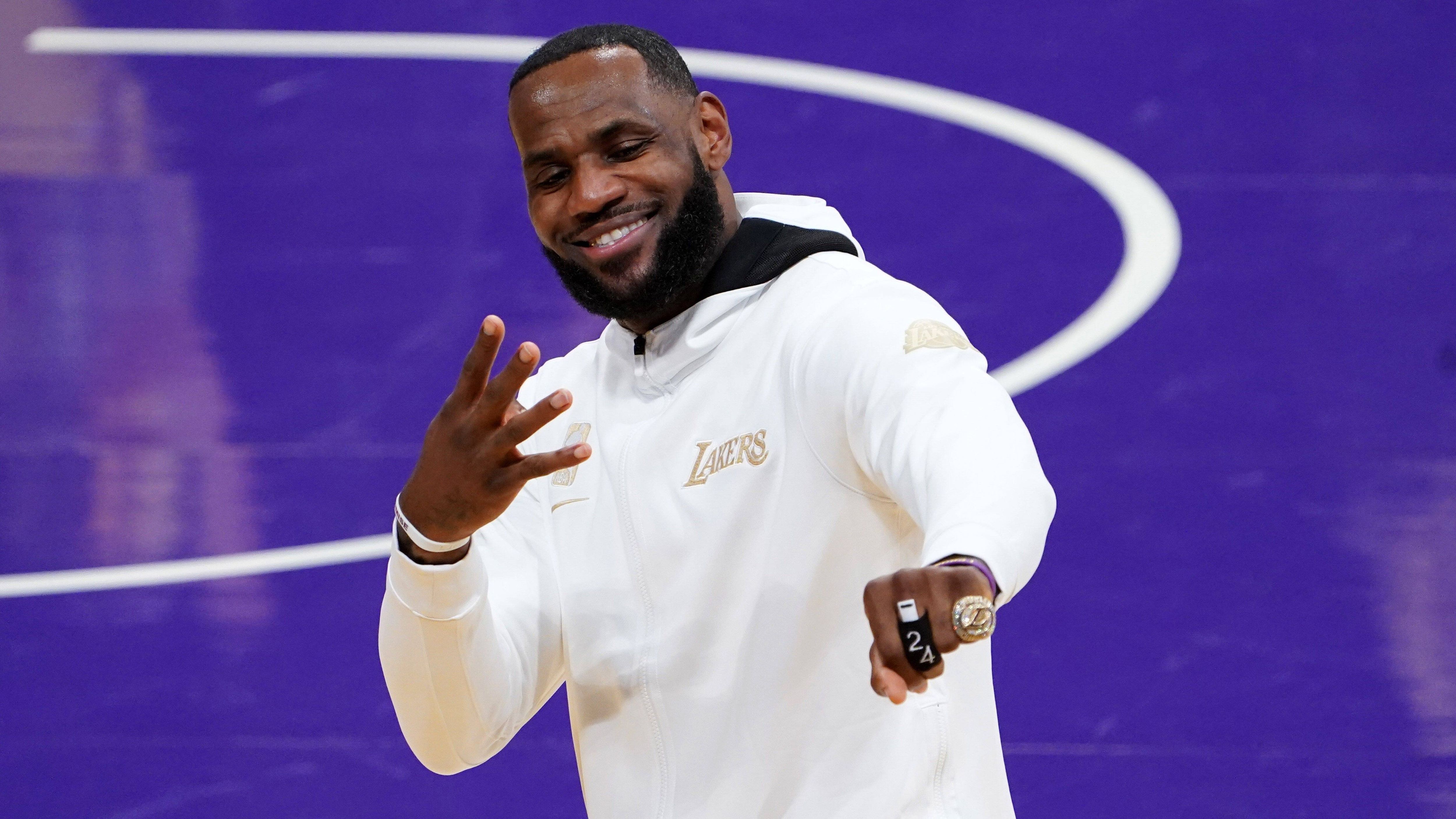 
                <strong>Als Schalke das letzte Mal gegen Bayern gewann, war ...</strong><br>
                ... war LeBron James noch kein viermaliger NBA-Champion (mit Miami Heat (2x), Cleveland Cavaliers, LA Lakers), sondern gerade nach Miami gewechselt. 
              