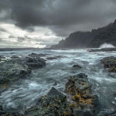 Düstere Küstenstimmung in Teneriffa