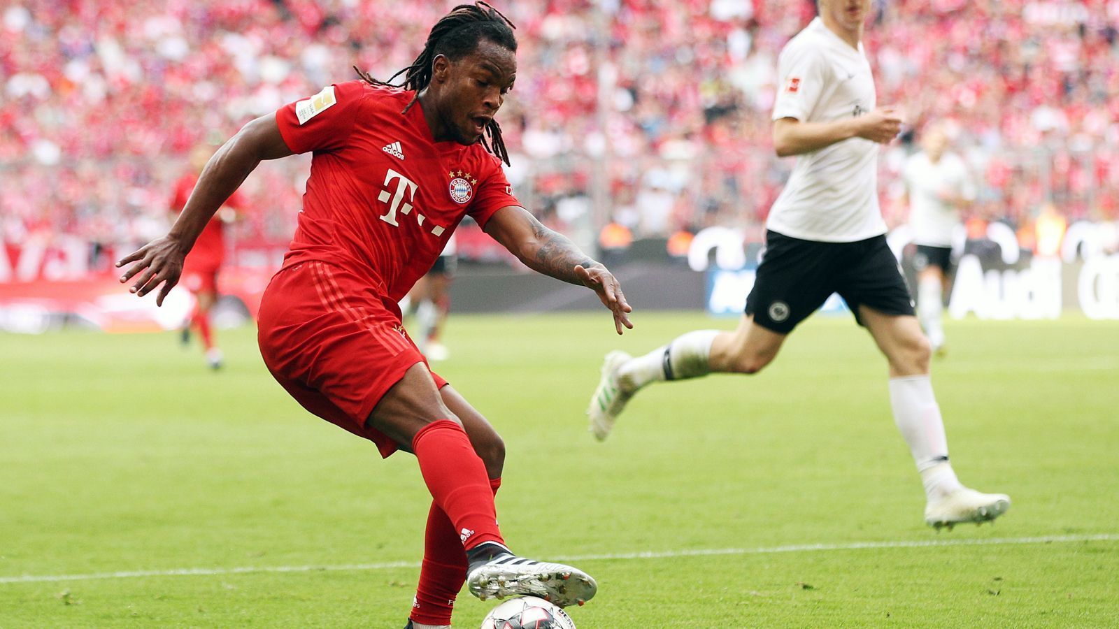 
                <strong>Platz 9 - Renato Sanches (FC Bayern München)</strong><br>
                Ablösesumme: 35 Millionen EuroAlter beim Wechsel: 18 JahreVerpflichtet von: Benfica LissabonZeitpunkt des Wechsels: Sommer 2016
              