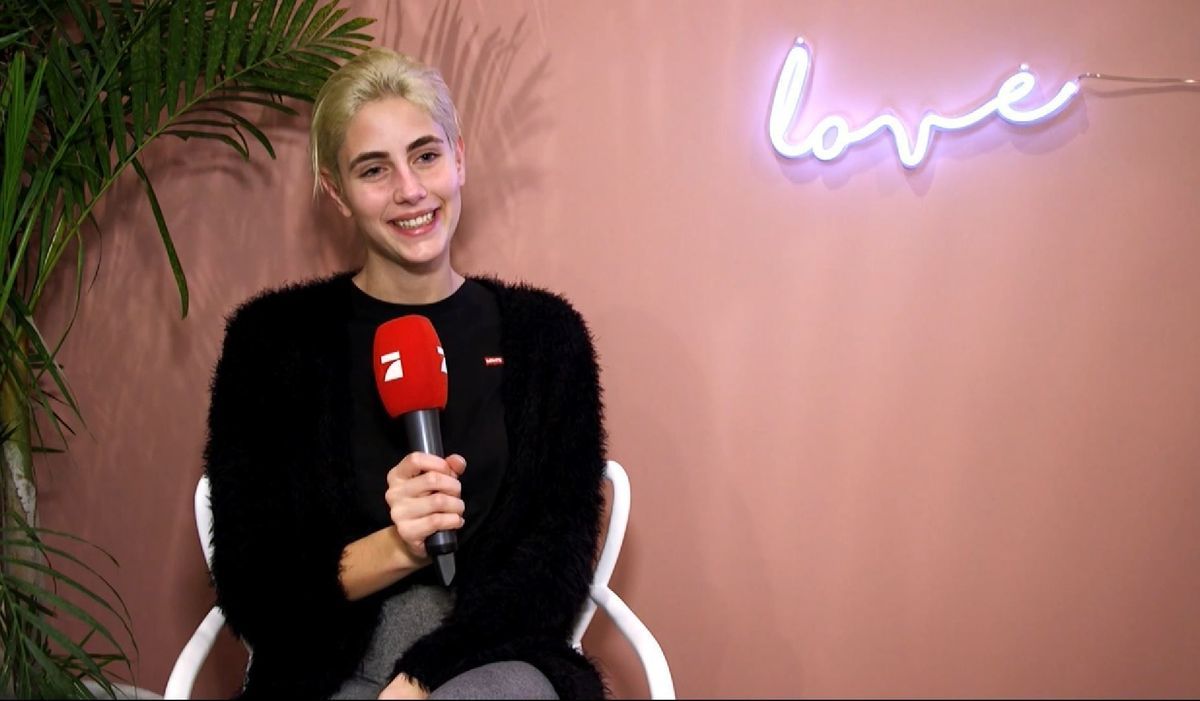 GNTM-Justine: "Ich hatte Angst, es meinem Vater zu sagen"
