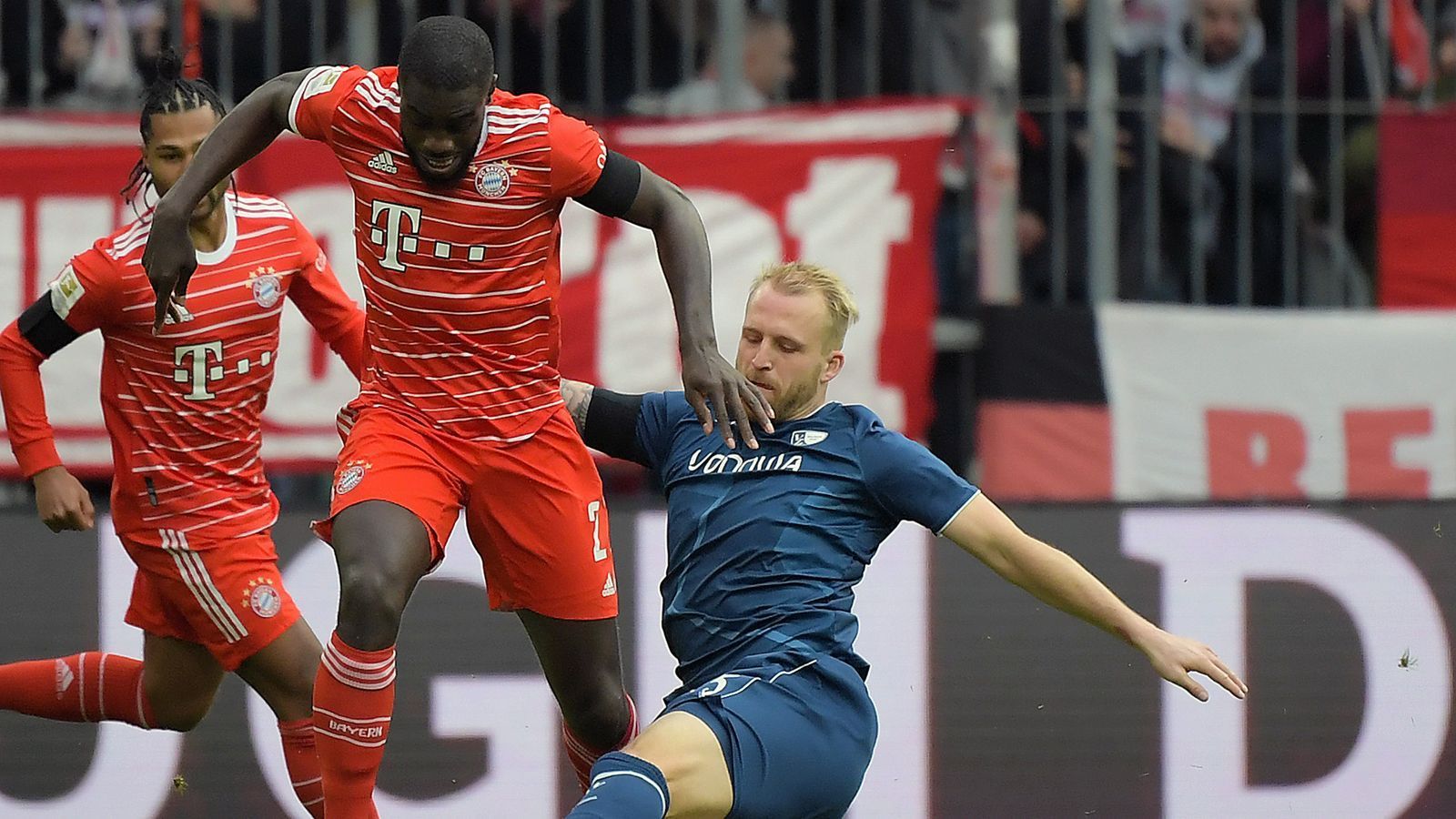 
                <strong>Dayot Upamecano</strong><br>
                Insgesamt souveräne Vorstellung des Franzosen gegen die nicht ganz einfach zu spielende Bochumer "Sturmkante" Hofmann. ran-Note: 3
              