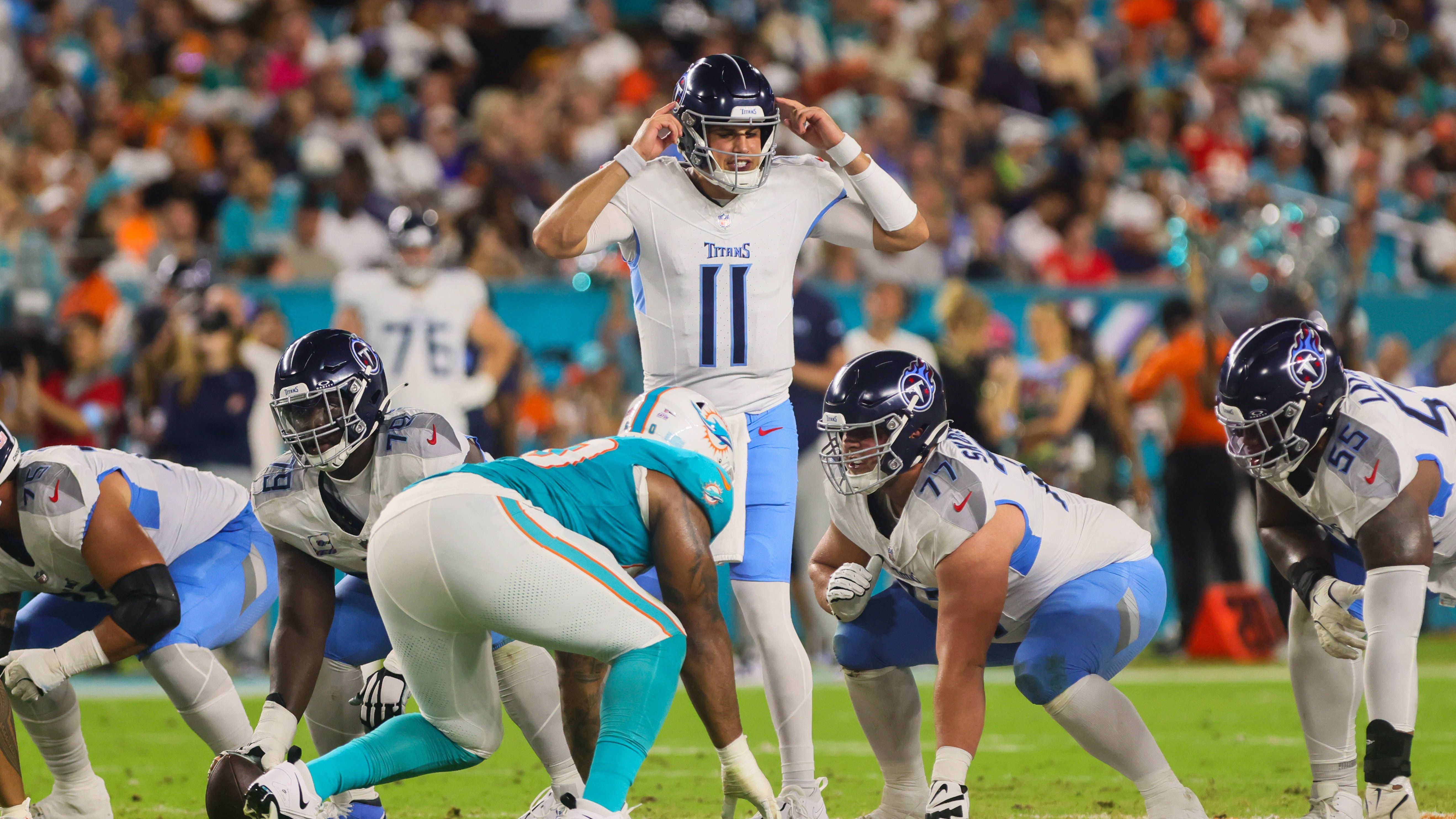 <strong>Tennessee Titans<br></strong>Die Schulterverletzung, die sich Will Levis beim 31:12-Erfolg der Titans bei den Miami Dolphins in Woche 4 zugezogen hatte, ist gravierender als bislang angenommen. Für das Spiel bei den Buffalo Bills (10:34) in Week 7 wurde er durch seinen Backup Mason Rudolph ersetzt. Die Titans schauen nun von Woche zu Woche, ob Levis wieder fit wird.<br>• Starter: Mason Rudolph (im Bild)<br>• Verletzt: Will Levis