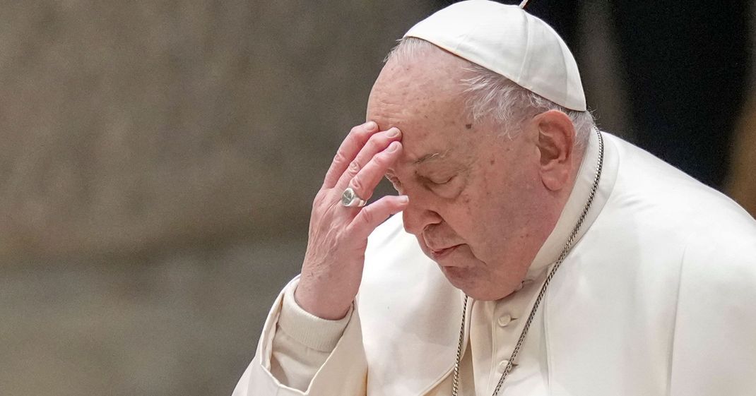 Papst Franziskus hält eine Jubiläumsaudienz in der Halle Papst Paul VI. im Vatikan. Seit Freitag wird der Papst in einer Klinik behandelt