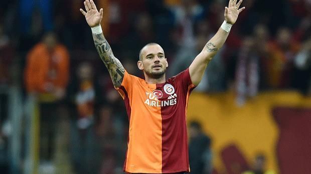 
                <strong>Wesley Sneijder</strong><br>
                Wesley Sneijder: Im Team von Galatasaray Istanbul ist Sneijder absolut gesetzt und auch mit 31 Jahren noch Dreh- und Angelpunkt der Türken. Allerdings könnte der Holländer in naher Zukunft auch über einen Abstecher nach Amerika nachdenken.
              