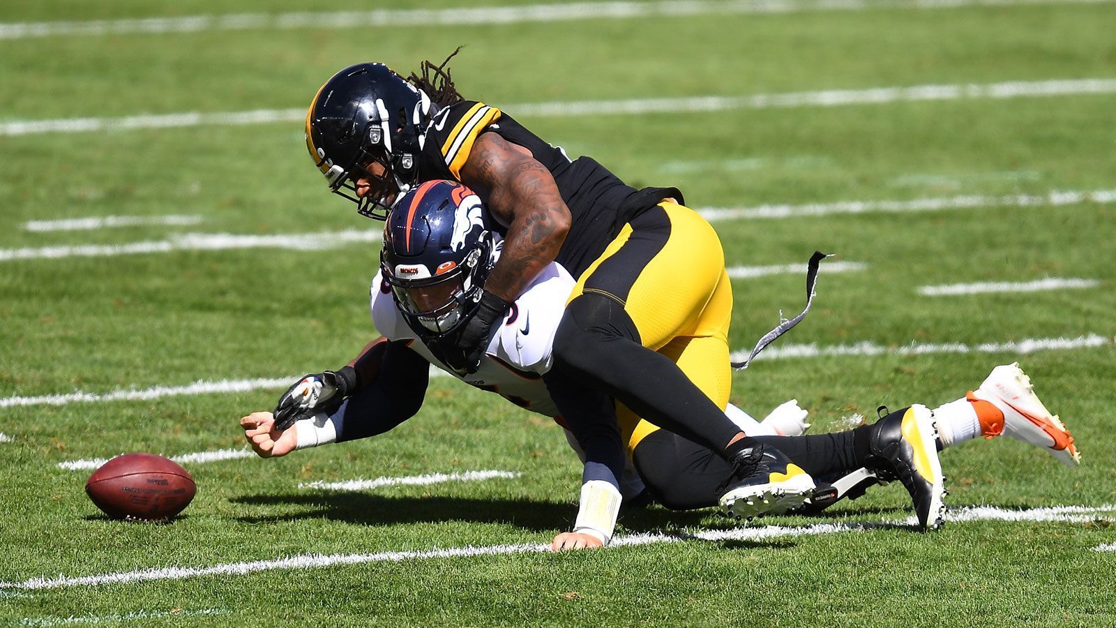 
                <strong>Gute Leistungen: Bud Dupree (Pittsburgh Steelers)</strong><br>
                Wie Dak Prescott unterschrieb auch Pass Rusher Bud Dupree einen Franchise-Tag vor Saisonbeginn. Gemeinsam mit T.J. Watt bildet Dupree das zurzeit wohl gefährlichste Doppelgespann der NFL und lehrt dabei zahlreiche Quarterbacks das Fürchten. Die Statistiken unterstreichen seine gute Form: Nach acht Spielen kommt der Erstrundenpick aus dem Jahr 2015 auf sechs Sacks und zwei Forced Fumbles. Hält Dupree dieses Niveau wird er wohl bald mit einem neuen Vertrag belohnt werden.
              