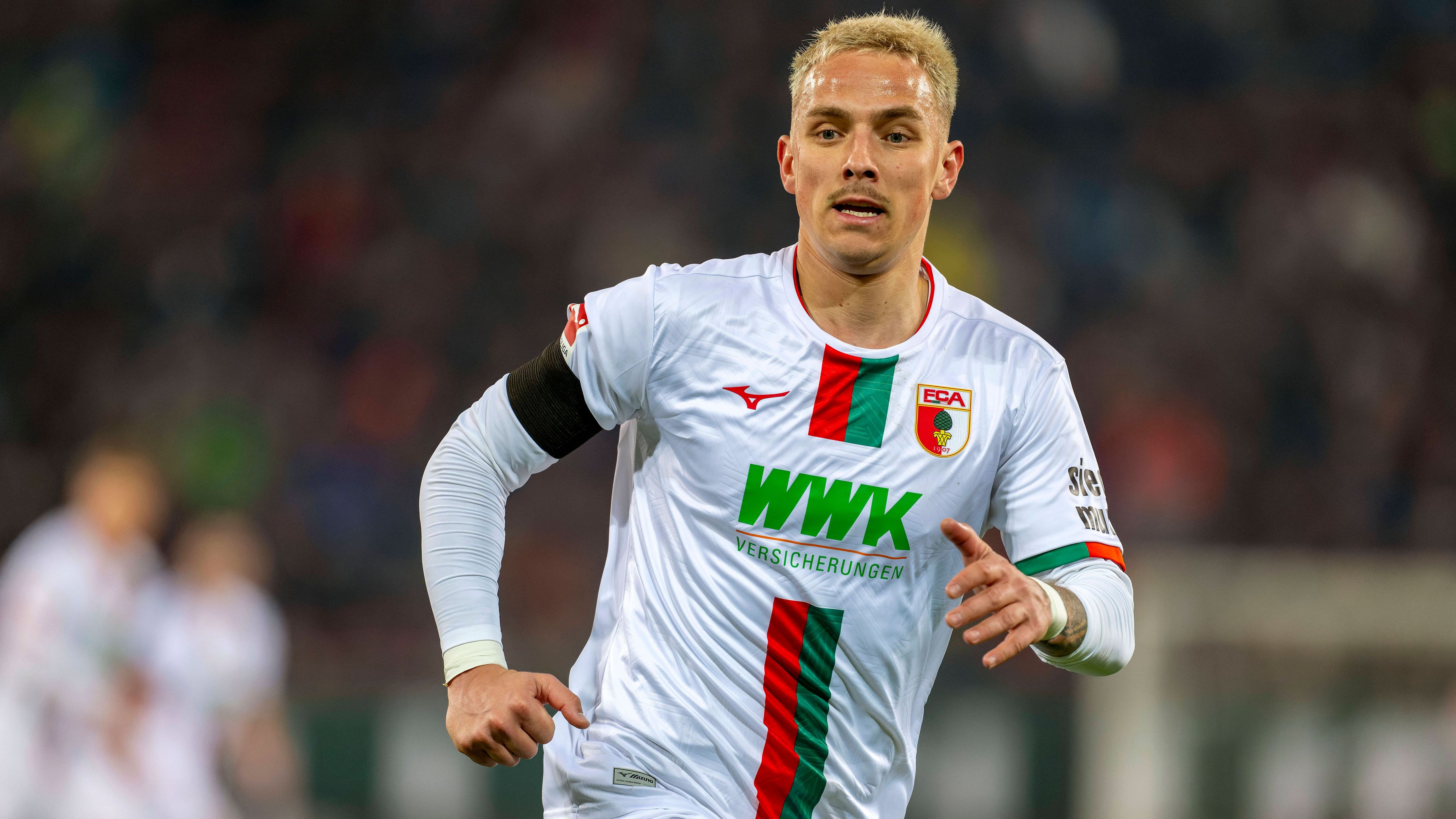 <strong>Platz 9 (geteilt): FC Augsburg</strong><br>Hauptsponsor: WWK<br>Laufzeit: 2015-2030<br>Betrag pro Saison:&nbsp;6,5 Millionen (geschätzter Wert)