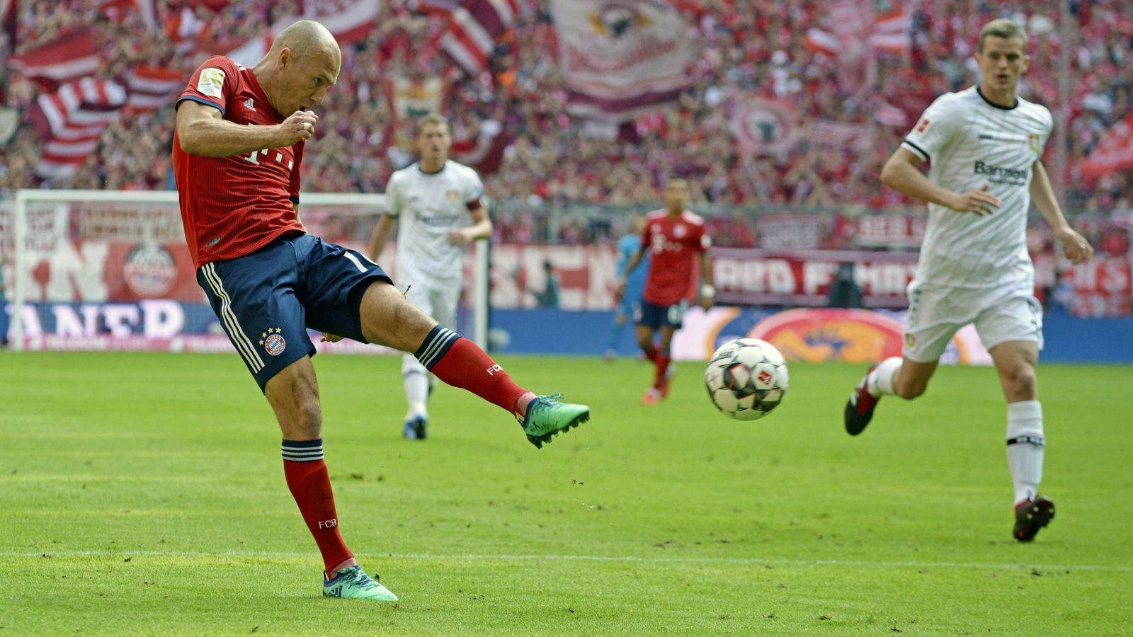 
                <strong>Platz 1 - Arjen Robben</strong><br>
                Bundesliga-Tore mit dem linken Fuß: 84Verein in der Bundesliga: FC Bayern München
              