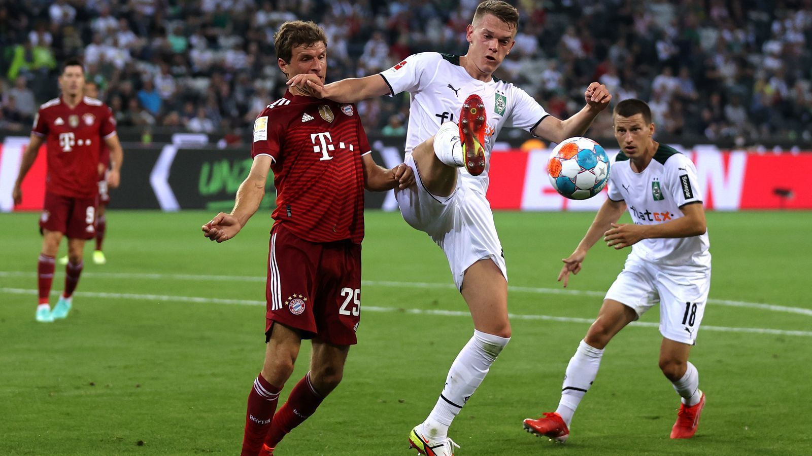 
                <strong>5 Fakten, die Gladbach gegen Bayern Mut machen</strong><br>
                Zum Start der Rückrunde in der Bundesliga muss Borussia Mönchengladbach beim FC Bayern München ran (Fr., ab 18:55 Uhr live in SAT.1 und im Livestream auf ran.de). Nach Gladbachs ernüchternder Hinrunde mit nur 19 Punkte wartet also der dominierende Rekordmeister, der schon jetzt neun Punkte Vorsprung auf den Tabellenzweiten hat. Dennoch gibt es eine Menge Zahlen und Fakten, aus denen die "Fohlen" Mut schöpfen können.
              