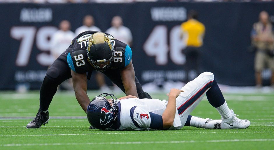 
                <strong>Gewinner: Calais Campbell und die Jags-Defense</strong><br>
                Das haben sie sich in Houston anders vorgestellt: Im heimischen Stadion wurde den Texans von der dominanten Jaguars-Defense um Calais Campbell komplett der Schneid abgekauft. Defensive End Campbell stellte mit vier Sacks einen neuen Franchise-Rekord auf. Insgesamt kamen die Jags auf zehn Sacks. Insgesamt ließ Jacksonville nur 203 Yards und sieben Punkte zu. Wird das jetzt doch noch was mit dem Reboot bei den Jags?
              