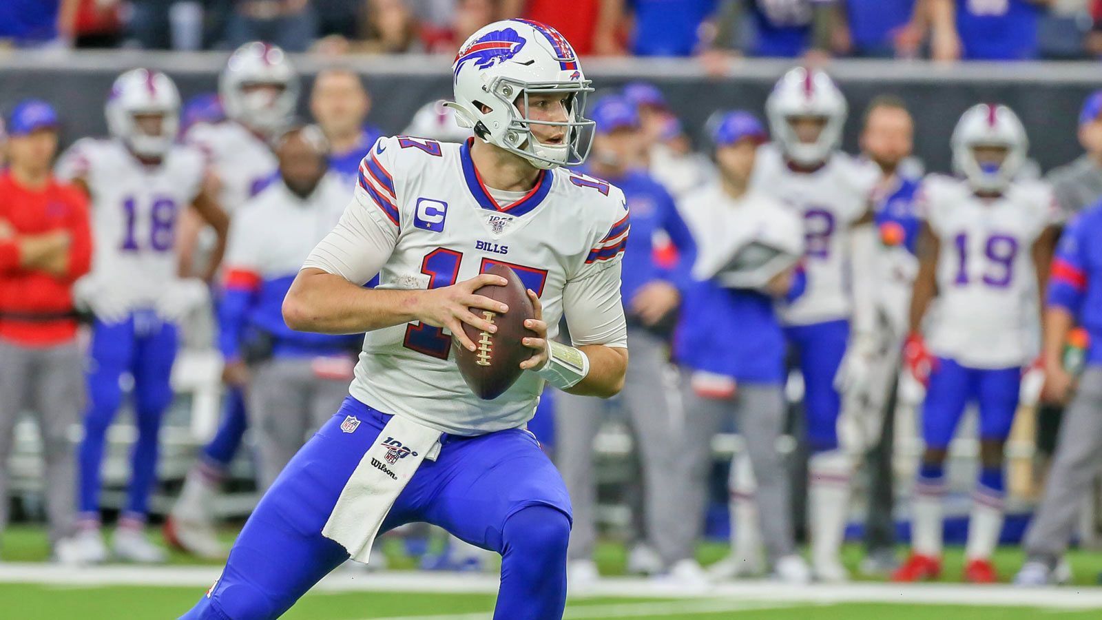 
                <strong>Platz 3: Josh Allen (Buffalo Bills)</strong><br>
                - Quote: +1400 (bei 100 Dollar Einsatz und gewonnener Wette gibt es 1400 Dollar raus) -- Position: Quarterback
              