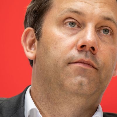 Klingbeil will mehr Bürgernähe der Politiker und 14 Euro Mindestlohn