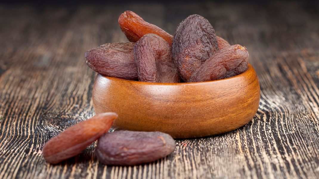 dark dried apricots of large size
