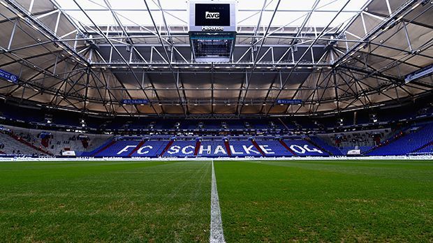 
                <strong>Platz 6: Veltins Arena</strong><br>
                Platz 6: Veltins Arena. Die Mehrzweck-Arena auf Schalke wird auf Platz sechs gewählt. Verwunderlich, denn: Mit der Veltins Arena machten die englischen Fans keine gute Erfahrung. Bei der WM 2006 kam das Aus für die Insel-Mannschaft in dieser Arena. Doch von den Schalker Fans sind die Engländer anscheinend beeindruckt.
              
