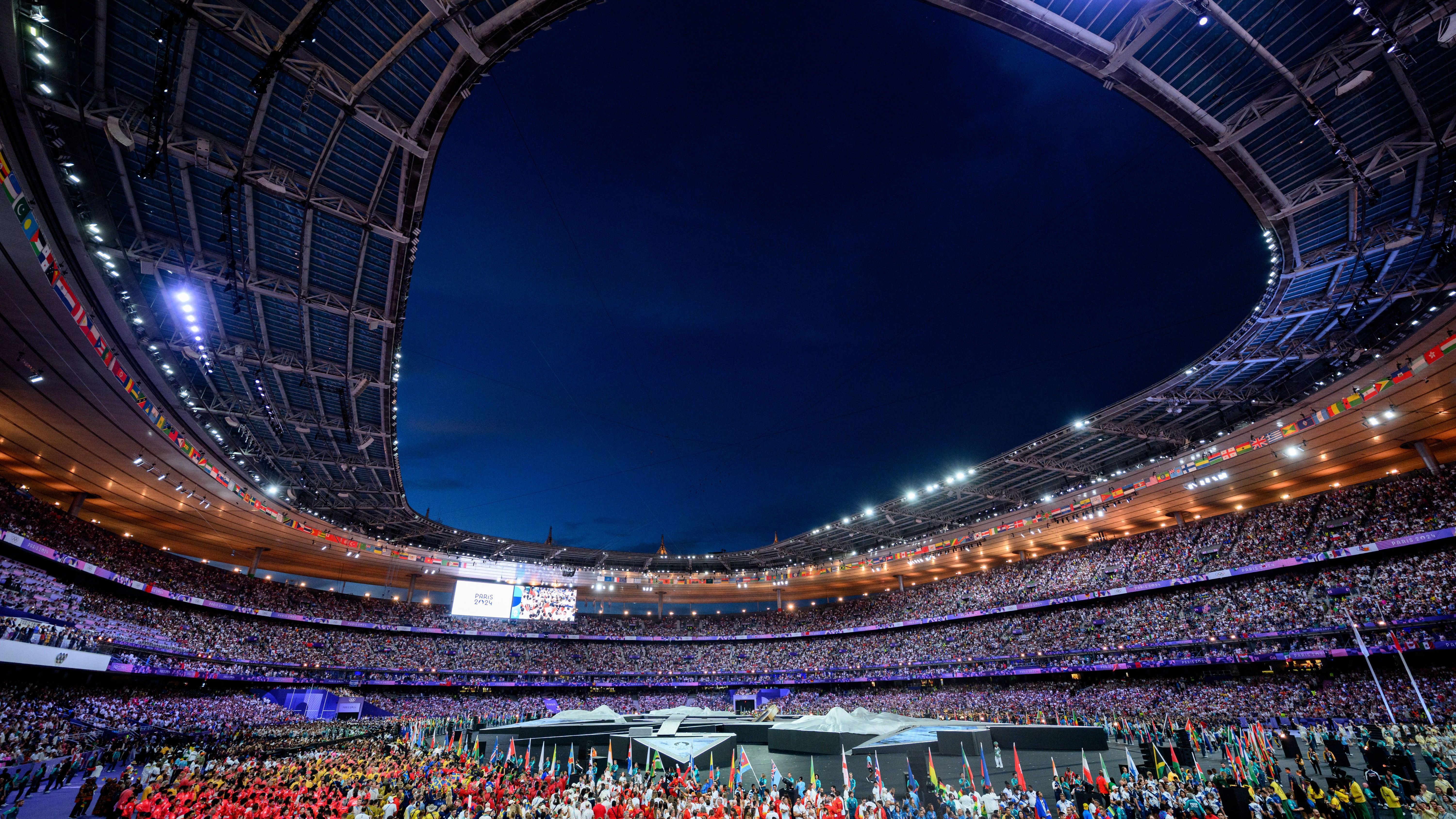 <strong>Olympia 2024: Die besten Bilder der Schlussfeier</strong><br>Es wird dunkel in Paris. Aber im Stadion leuchten die Augen bei Sportlern und Zuschauern gleichermaßen.