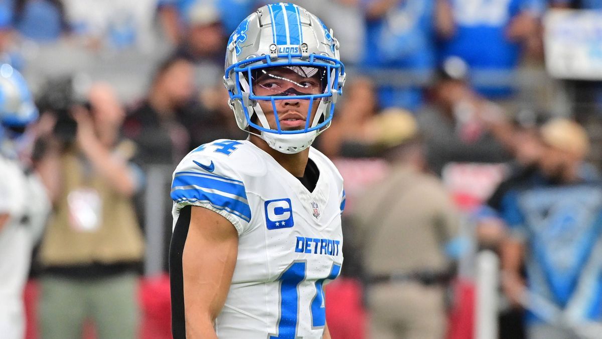 NFL, American Football Herren, USA Detroit Lions at Arizona Cardinals Sep 22, 2024; Glendale, Arizona, USA; Detroit Lions wide receiver Amon-Ra St. Brown (14) looks on prior to the game against the...