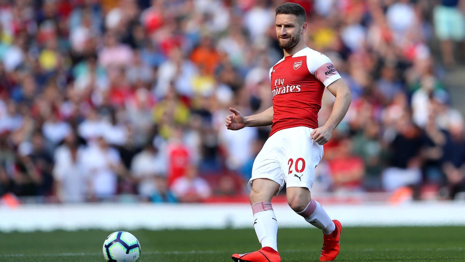 
                <strong>Platz 8 - Shkodran Mustafi</strong><br>
                &#x2022; Abgebender Verein: FC Valencia<br>&#x2022; Aufnehmender Verein: FC Arsenal<br>&#x2022; Transfererlös: 41 Millionen Euro<br>
              