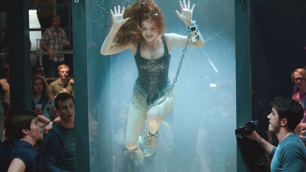 Schauspielerin Isla Fisher als Illusionskünstlerin Henley ertrank für einen Zaubertrick bei den Dreharbeiten zu "Die Unfassbaren - Now You See Me" fast in einem Wassertank.