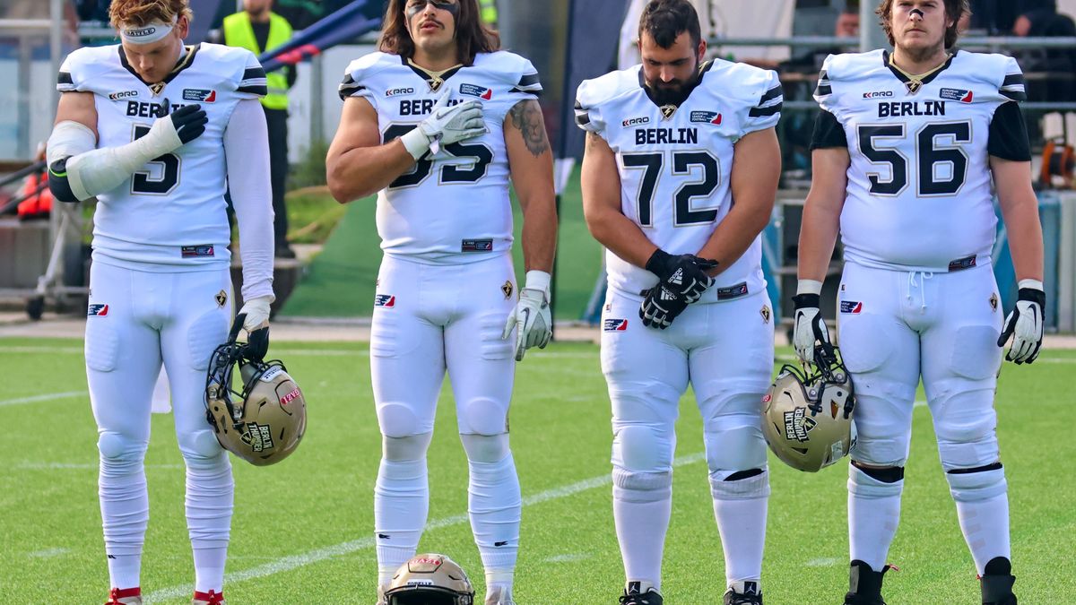 Moritz Hiendleder (Berlin Thunder, 05) Nicolai Schumann (Berlin Thunder 85), Jose Ariza (Berlin Thunder, 72) and Connor Bolton (Berlin Thunder, 56) while national anthem Hamburg Sea Devils vs Berli...