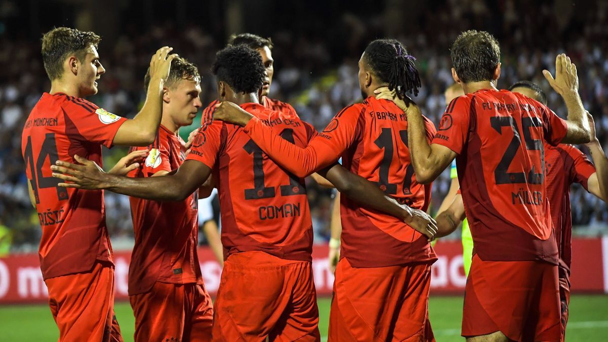 16.08.2024, xemx, Fussball DFB Pokal 1.Runde, SSV Ulm 1846 - FC Bayern München emspor, v.l. Kingsley Coman (FC Bayern Muenchen) Jubel, Torjubel, celebrate the goal, jubelt ueber das Tor zum 0:3 (DF...