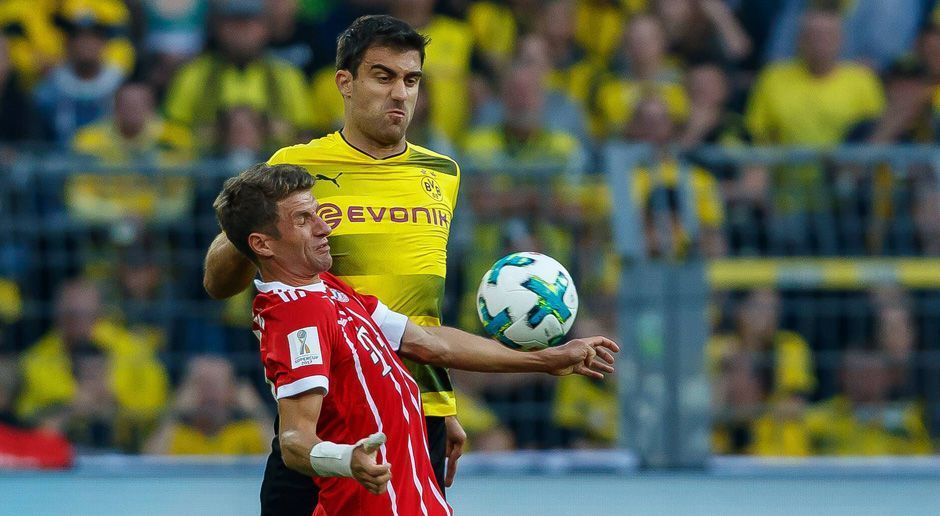 
                <strong>Sokratis (Borussia Dortmund)</strong><br>
                Sokratis: Sieht früh Gelb nach Zerren an Lewandowski. Positiv sticht er kaum hervor. Beim Gegentor kommt der Innenverteidiger nicht mehr an die Flanke von Kimmich an Lewandowski heran. In Bayerns Offensivfeuerwerk ab Mitte der ersten Halbzeit wirkt der sonst physisch so starke Grieche fast hilflos. ran-Note: 5
              