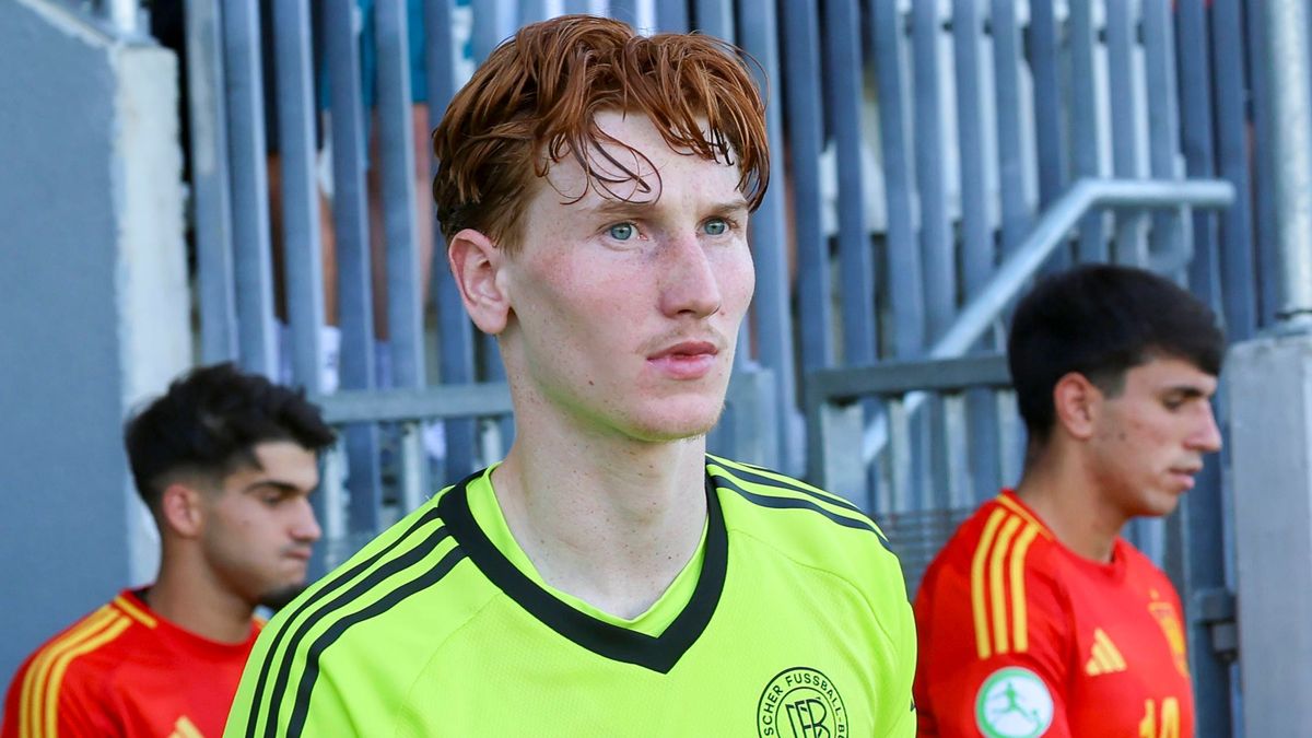 Torhueter Konstantin Heide (Germany) schaut, UEFA European Under-19 Championship 2025 Semi-Final, Spain v Germany, Stadionul Arcul de Triumf am 23. June 2025 in Bukarest, Rumaenien. (Foto von Marco...