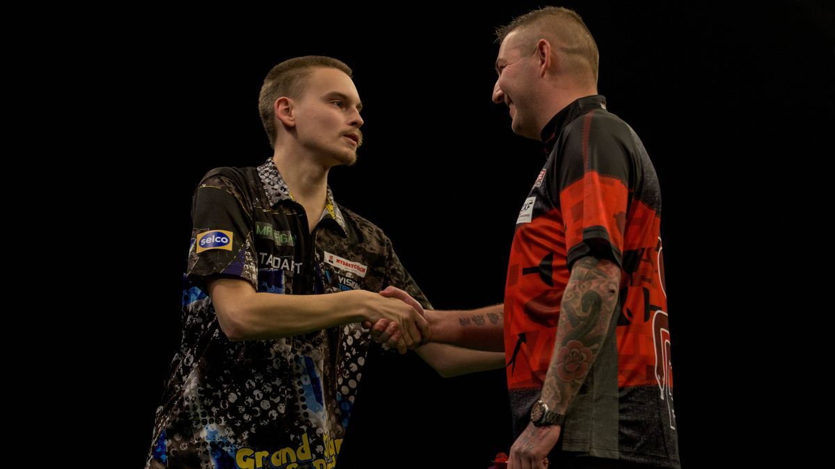 Day Four, The 2023 Mr Vegas Grand Slam of Darts, Darts, The Aldersley Leisure Village, Wolverhampton., UK - 14 Nov 2023 PUBLICATIONxINxGERxSUIxAUTxHUNxGRExMLTxCYPxROUxBULxUAExKSAxONLY Copyright: xS...